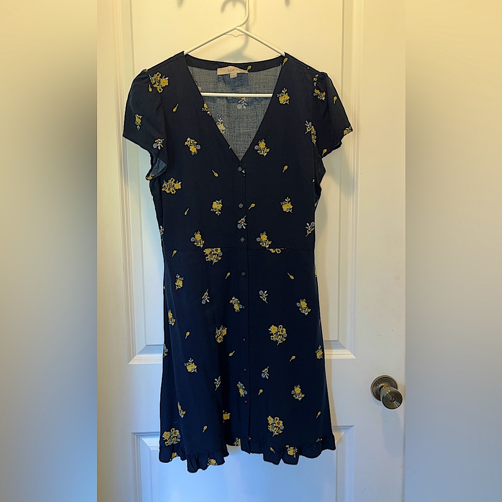 Women’s size 8 button up Loft dress with pockets